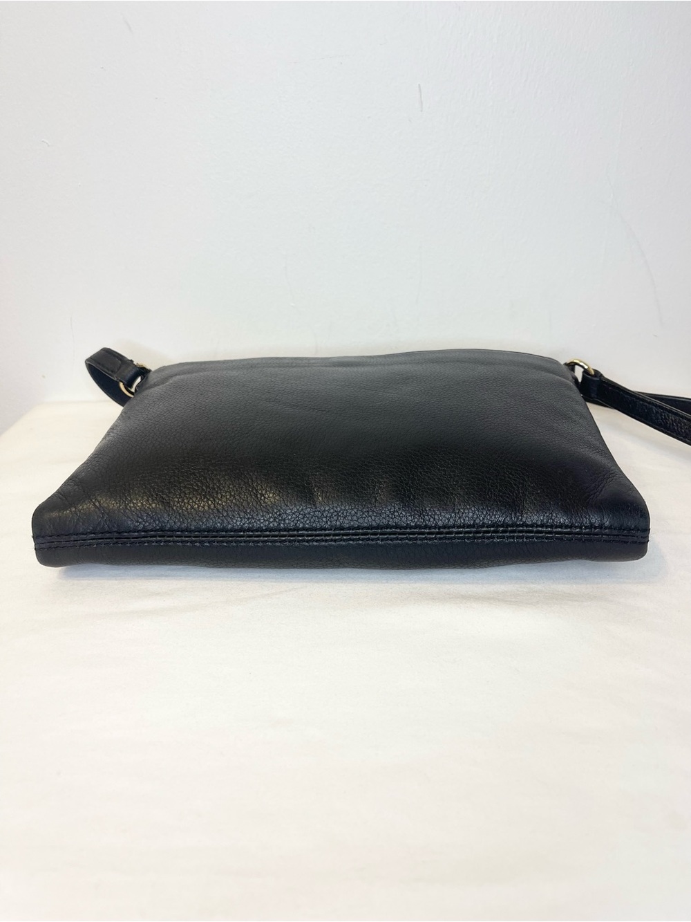 Michael Kors Leather Trisha Triple Compartment Crossbody Gold Hardware EUC - Picture 7 of 16